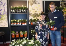 Op de stand van Opplant was er extra aandacht voor hun Helleborus. De kweker werd vertegenwoordigd door Tine Vandevoorde en Dries van der Straeten.